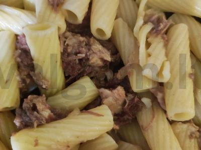 Makaronai su kiaulienos ir jautienos troškiniu pagrindine nuotrauka