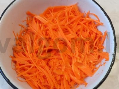 Korėjietiškos morkos su actu ir česnaku Žingsnis 1