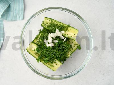 Sūdyti agurkai maišelyje Žingsnis 2