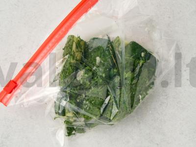 Sūdyti agurkai maišelyje Žingsnis 4