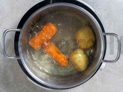 Skanus Olivier salotas su dešra ir česnaku Žingsnis 2