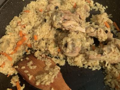 Biudžetinis plovas su vištiena pagrindine nuotrauka