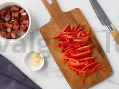 Pupelės su medžiotojų dešrelėmis Žingsnis 2