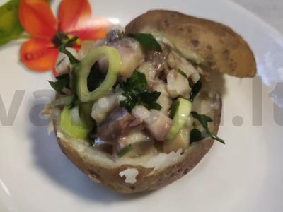 Kroška-kartofelė su silke ir svogūnais pagrindine nuotrauka