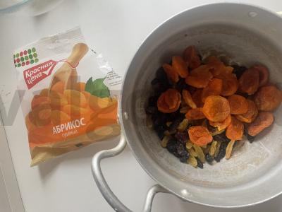 Džiovintų abrikosų ir razinų kompotas su cinamonu Žingsnis 2