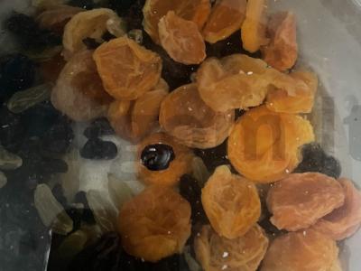 Džiovintų abrikosų ir razinų kompotas su cinamonu Žingsnis 3