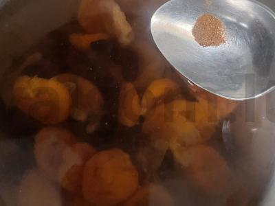 Džiovintų abrikosų ir razinų kompotas su cinamonu Žingsnis 5