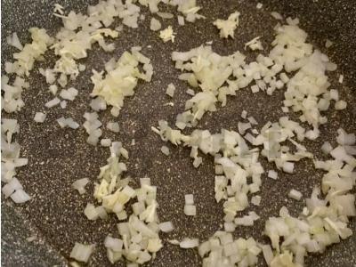 Makaronai su krevetėmis ir vyšniniais pomidorais grietinėlės padaže Žingsnis 2