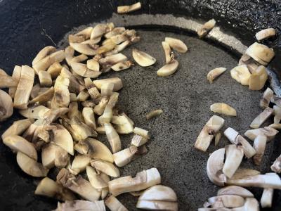 Skanus salotas su grybais ir marinuotais raudonaisiais pupelėmis Žingsnis 6