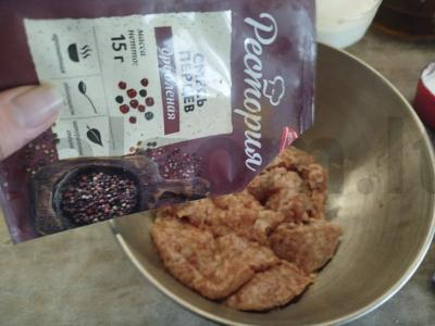 Kotletai su česnaku „Aromatiniai“ Žingsnis 1