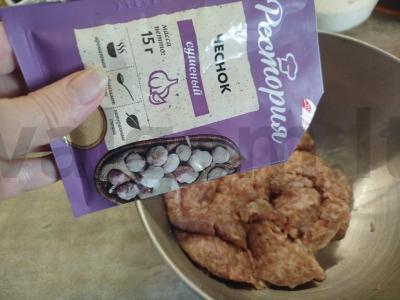 Kotletai su česnaku „Aromatiniai“ Žingsnis 2