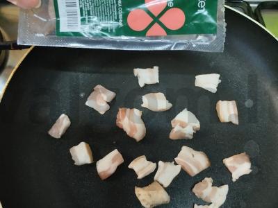 Rytinis omletas su lašiniais, brokoliais ir mocarela Žingsnis 2