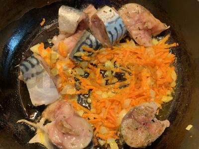 Skumbrė su daržovėmis Žingsnis 3