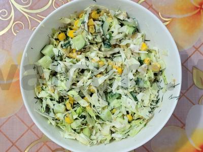 Salotas „Natalija“ su kukurūzais pagrindine nuotrauka