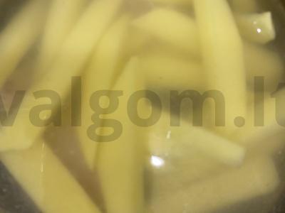 Vištienos sriuba su lydytu sūriu ir žirneliais Žingsnis 4