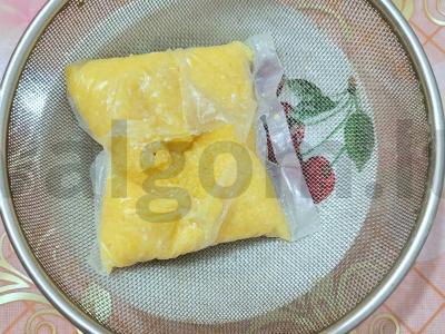 Sotūs kukurūzų košė su medumi, bananais ir riešutais Žingsnis 2