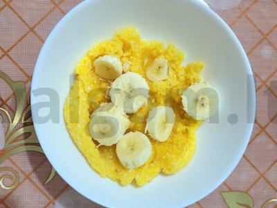 Sotūs kukurūzų košė su medumi, bananais ir riešutais Žingsnis 4