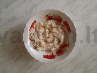 Rutabaga su aliejumi ir druska pagrindine nuotrauka