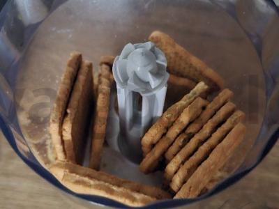 Sūrio pyragas be kepimo su šokoladiniu riešutų kremu Žingsnis 1