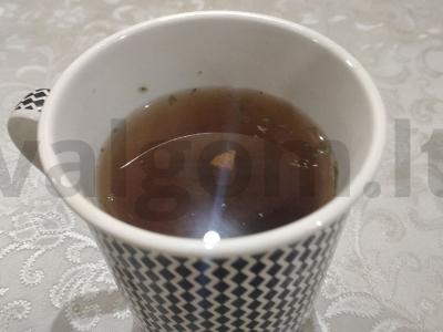 Kvapnus prieskonių arbata glintveinui pagrindine nuotrauka