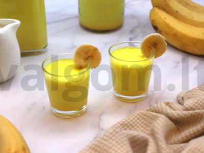 Bananinė užpiltinė su grietinėlėmis ir pienu pagrindine nuotrauka