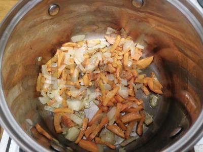 Bulguro plovas su vištiena Žingsnis 3