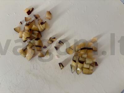 Švelnūs blynai su slyvų gabaliukais Žingsnis 1