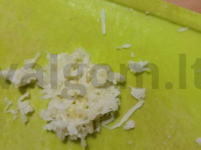 Sūrio ir česnako užkandėlės Žingsnis 2