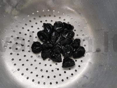 Džiovintų vaisių kompotas su erškėtuogėmis Žingsnis 2