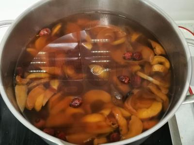 Džiovintų vaisių kompotas su erškėtuogėmis Žingsnis 4