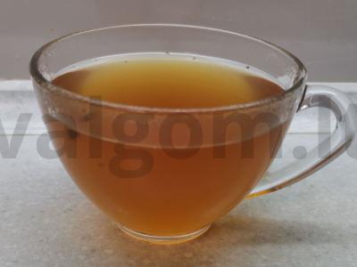 Džiovintų vaisių kompotas su erškėtuogėmis pagrindine nuotrauka