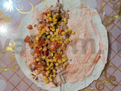 Keksadija su vištiena, pomidoru ir kukurūzais Žingsnis 3