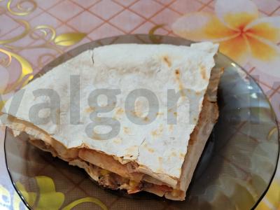 Keksadija su vištiena, pomidoru ir kukurūzais pagrindine nuotrauka