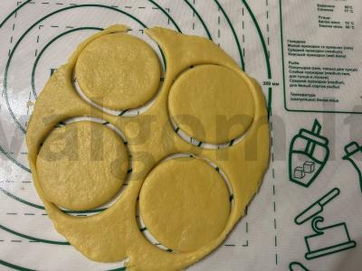 Sviestiniai žiedai su žemės riešutais arbatai Žingsnis 9