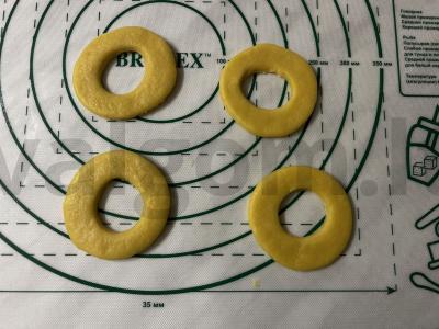 Sviestiniai žiedai su žemės riešutais arbatai Žingsnis 11