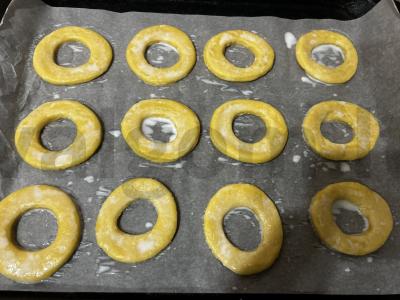 Sviestiniai žiedai su žemės riešutais arbatai Žingsnis 12