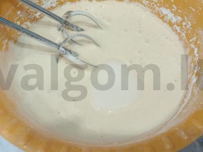 Vyšnių pyragas be kauliukų Žingsnis 9