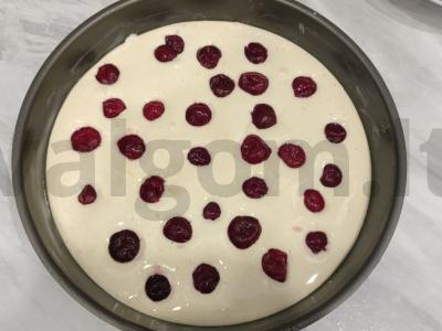 Vyšnių pyragas be kauliukų Žingsnis 10