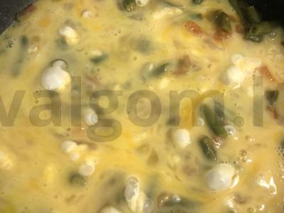 Vitamininė kiaušinienė pusryčiams Žingsnis 9