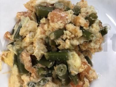 Vitamininė kiaušinienė pusryčiams pagrindine nuotrauka