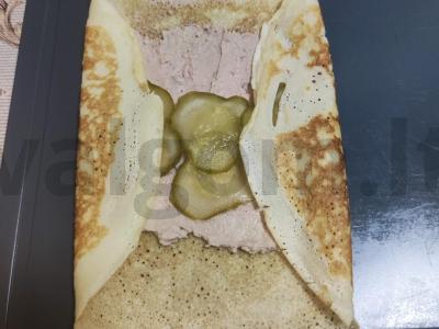 Blynai su paštetu ir marinuotu agurku Žingsnis 2