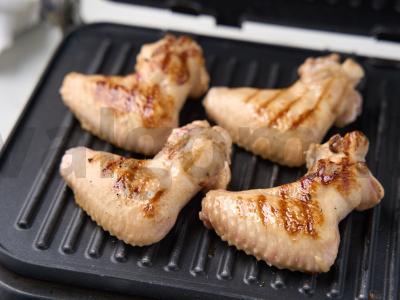 Vištienos sparneliai ant grotelių Žingsnis 6