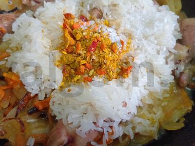 Jasmine ryžių plovas su vištienos širdelėmis Žingsnis 5