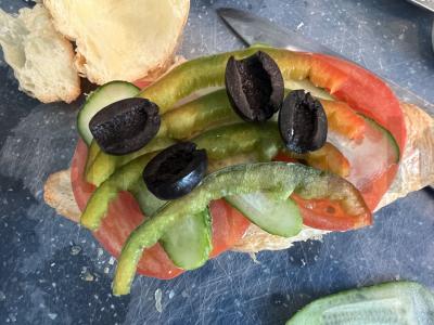 Kruasanų sumuštinis „Graikiškas“ Žingsnis 4