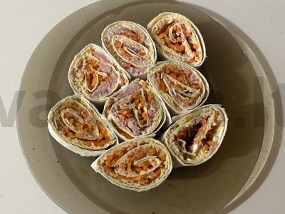 Sultingas ritinys su tarkuota įdaru pagrindine nuotrauka