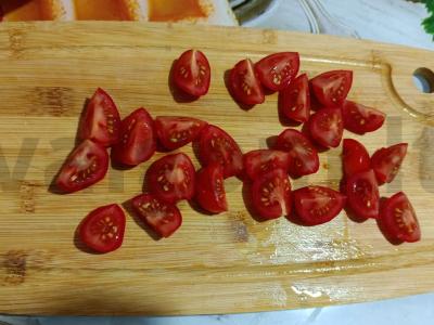 Salotos su menkės kepenimis ir daržovėmis Žingsnis 3