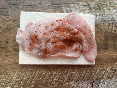 Vištienos kotletas su marinuotų agurkų uždengimu orkaitėje Žingsnis 3