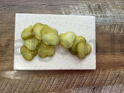 Vištienos kotletas su marinuotų agurkų uždengimu orkaitėje Žingsnis 7