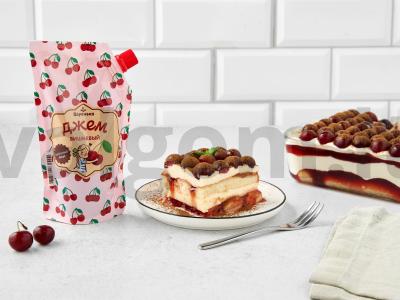 Vyšnių tiramisu pagrindine nuotrauka