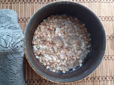 Grūdų košė su sausais pienu ir ciberžole pusryčiams Žingsnis 1